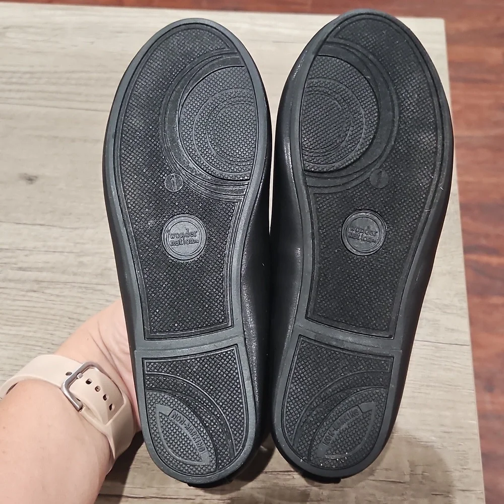 Wobdet nation Girl's Size 1 black bow ballet flats
